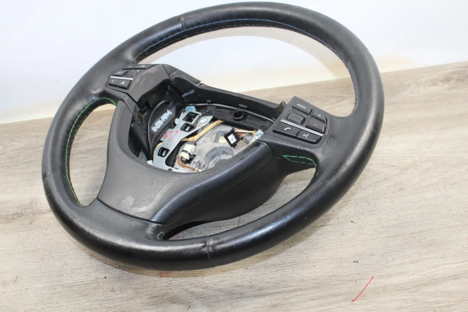 11-15 BMW F01 F02 ALPINA B7 VOLANTE CUERO NEGRO PUNTADAS AZULES/VERDES Foto 2 de 4