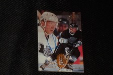 HOF JARI KURRI 1994-95 FLAIR SIGNED AUTOGRAPHED CARD #81 KINGS
