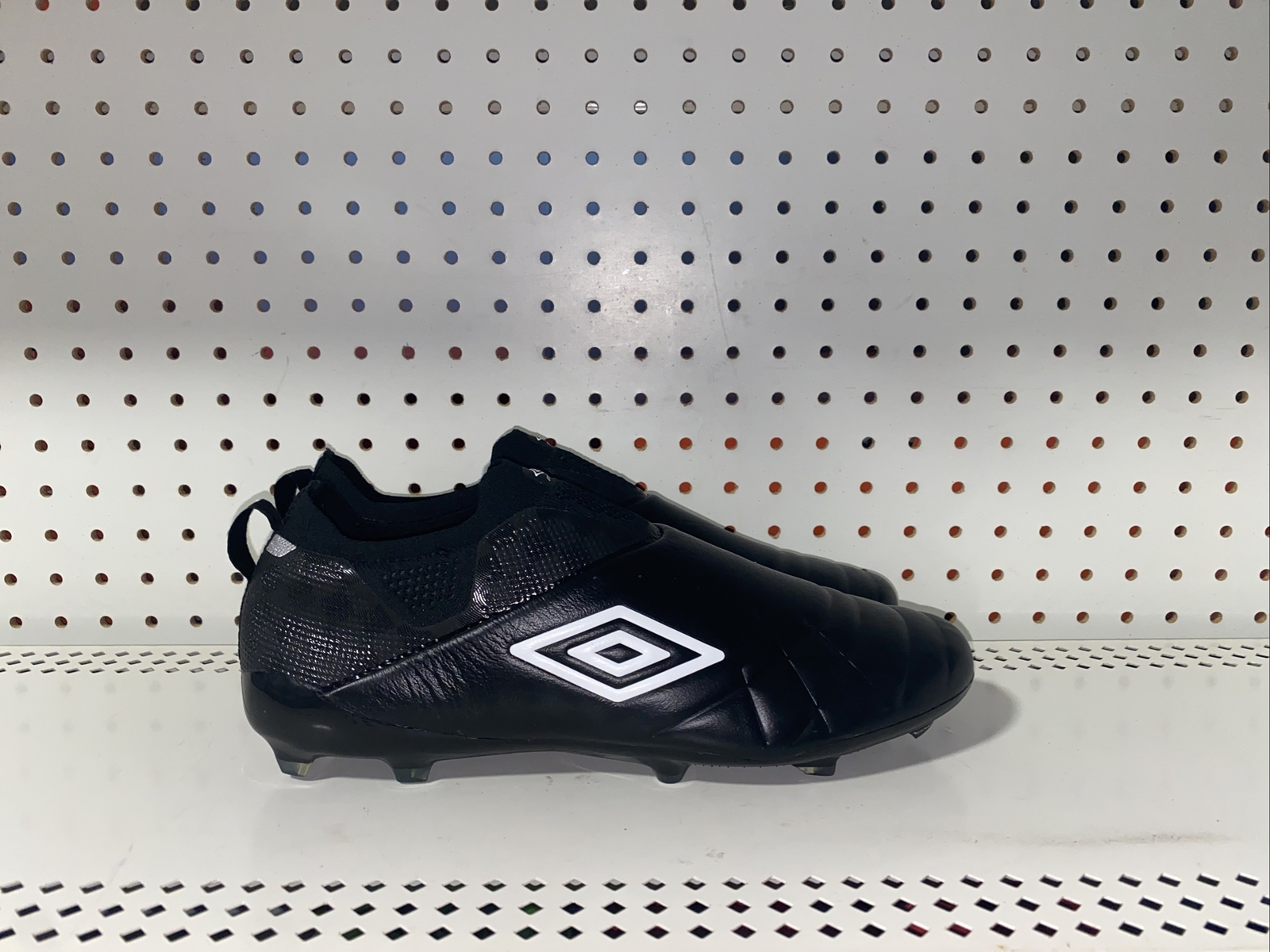 Umbro Medusae III Elite FG Mens Leather Laceless Soccer Cleats Size 8 Black 5 keer meer punten