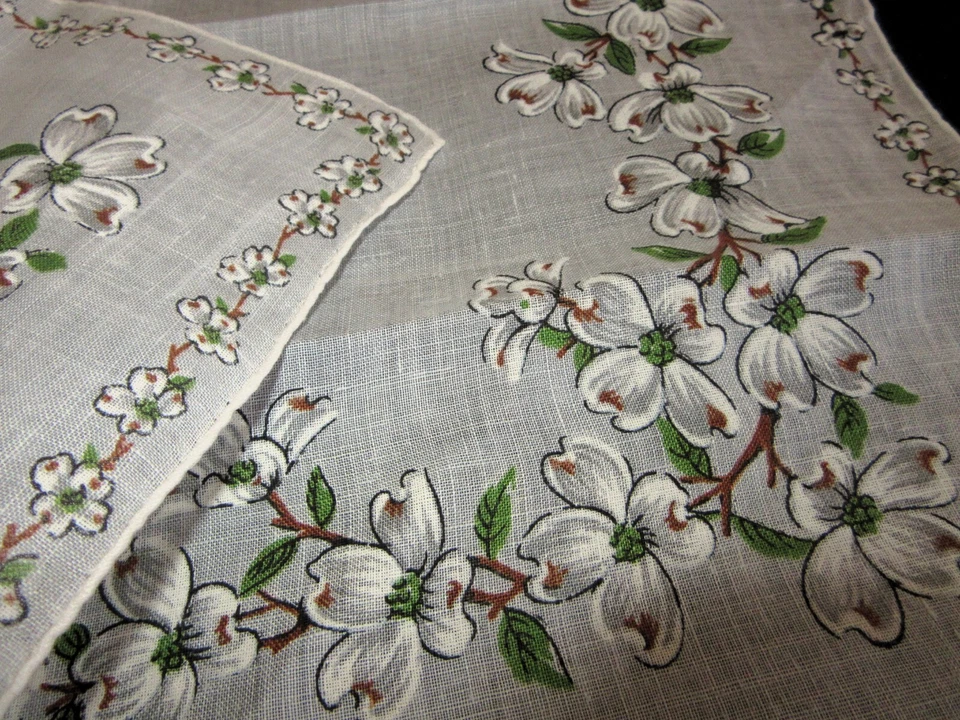 De colección Hankie Lino Dogwood Flores Gris Telón de Fondo Enrollado a Mano Foto 2 de 3