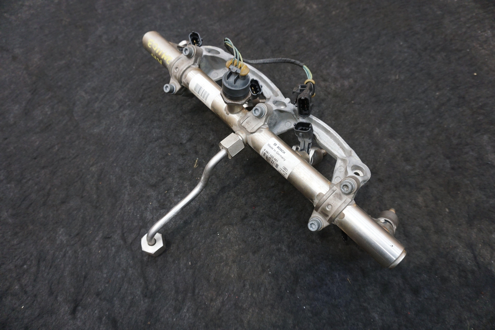 Right Fuel Injection Rail Pipe 4 Injector OEM 247581 Ferrari California 2008-14