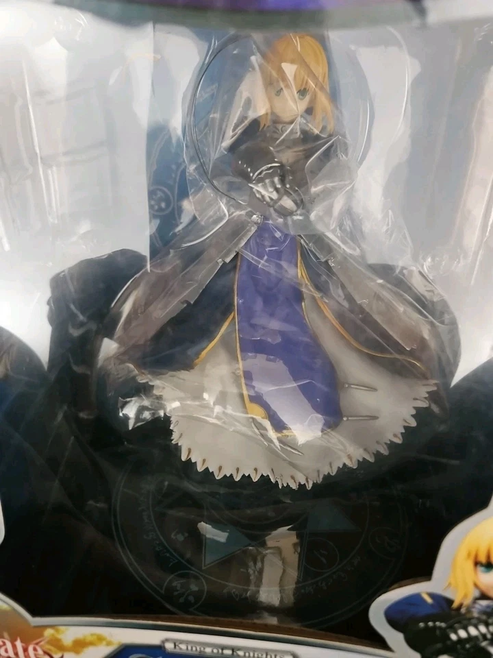 Kotobukiya Fate / stay night Unlimited Blade Works Knight King Saber 1/7 figure - Image 2 of 4