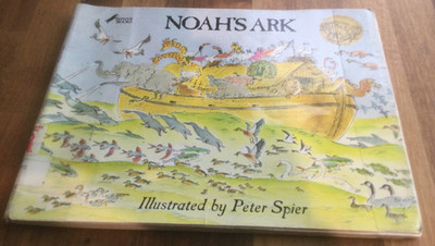 Softcover Book Noah's Ark Illustrated By Peter Spier Ex Library 1977