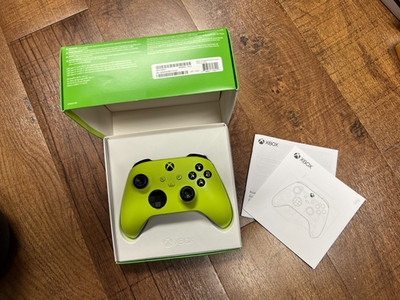 Electric Volt Xbox Wireless Controller - Xbox Series S/X - CIB Gently Used!  
