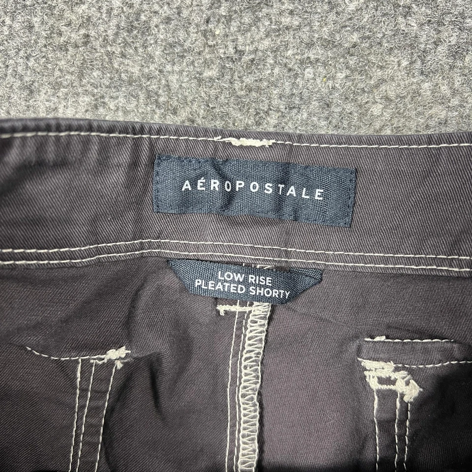 Aeropostale Shorts Womens 000 Gray Low Rise Pleated Shorty Cuffed Y2k Micro - Image 3 of 4