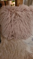 Tibet Lammfell Kissen, 2 Stück, rosa gelockt ca. 45 x 45 cm Lammfell Kissen