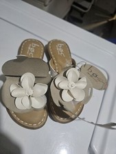 Girls White Fancy Sandal With Flower Accent