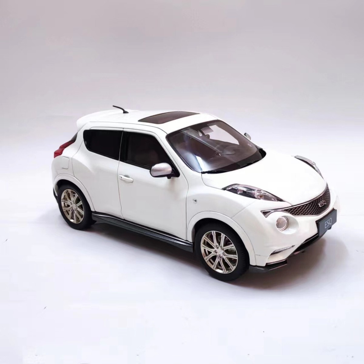 Nissan JUKE 1/68スケール 1/18 Infiniti ESQ SUV 2013 /Nissan Juke China Infiniti Dealer