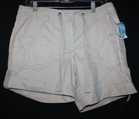 Willi Smith Women's Khaki Shorts---8---new Willi Smith Women's Khaki Shorts---8---new