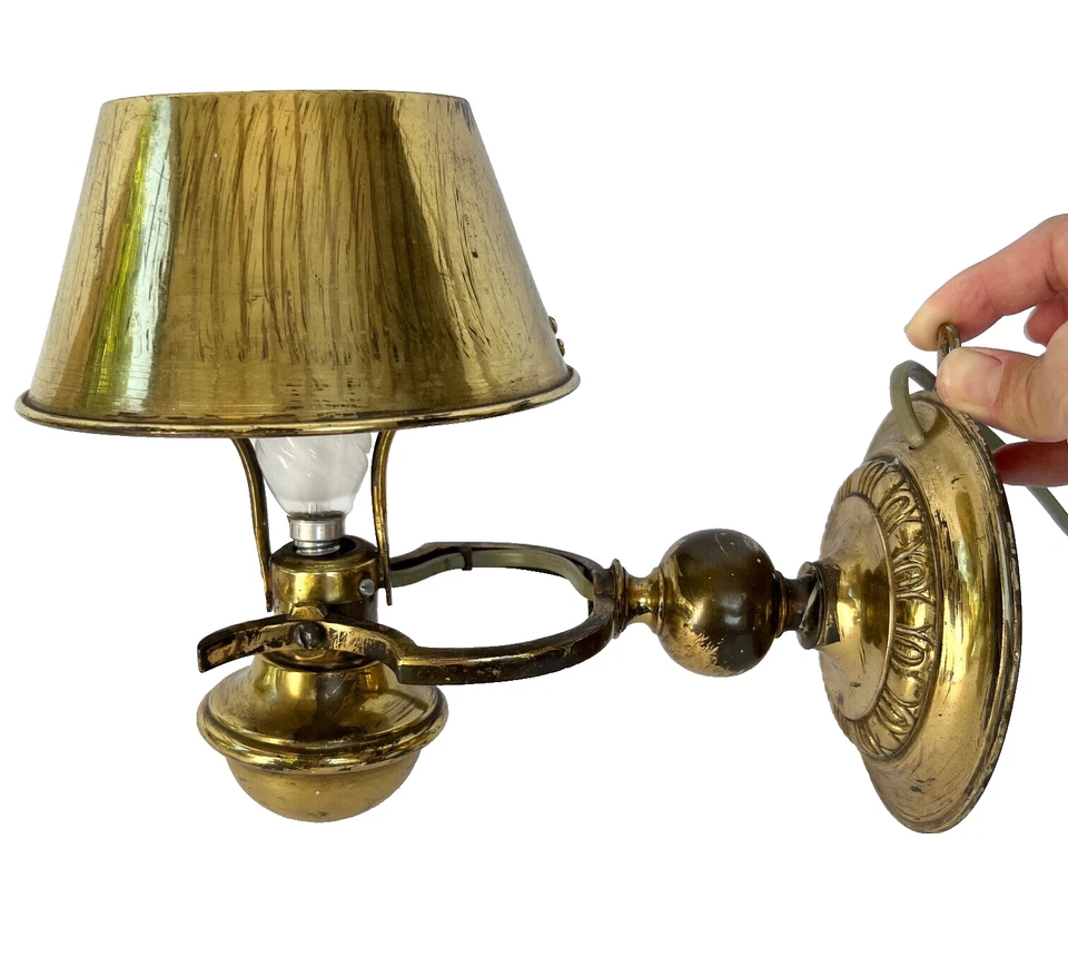 Lampe applique de marine vintage en laiton, ancien luminaire de bateau - Photo 3/4