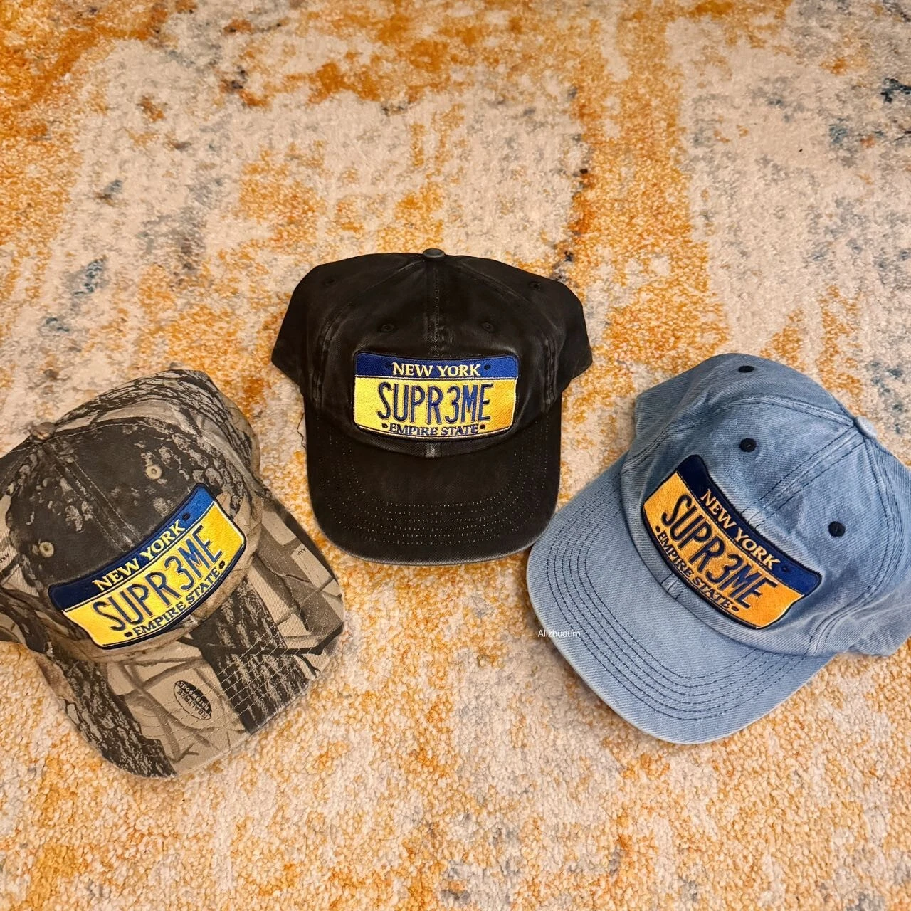 SS25 PLAQUE D'IMMATRICULATION SUPRÊME 6 PANNEAUX CHAPEAU LOGO BRODÉ