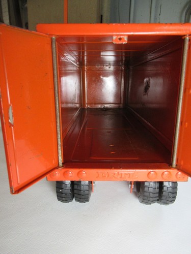 Schneider Transport Pressed Steel Semi by Ertl, 21" lenght - Picture 11 of 12