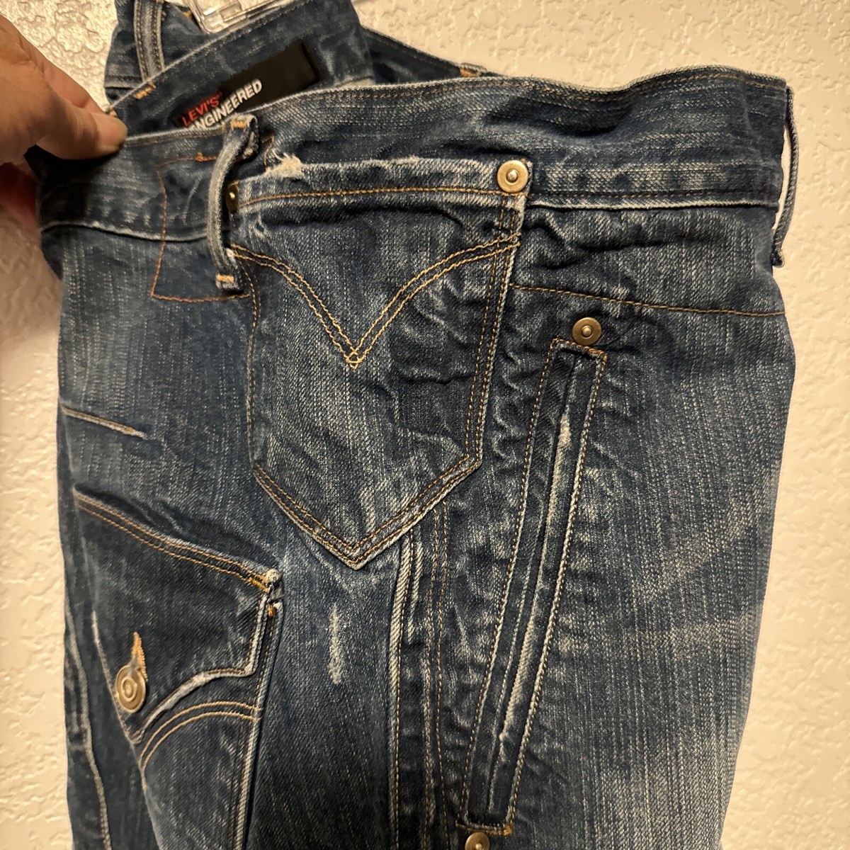Rare Vintage 2000 LEVI'S Jeans Engineered Twisted W33 L32 Rare Vintage 2000 LEVI'S Jeans Engineered Twisted W33 L32