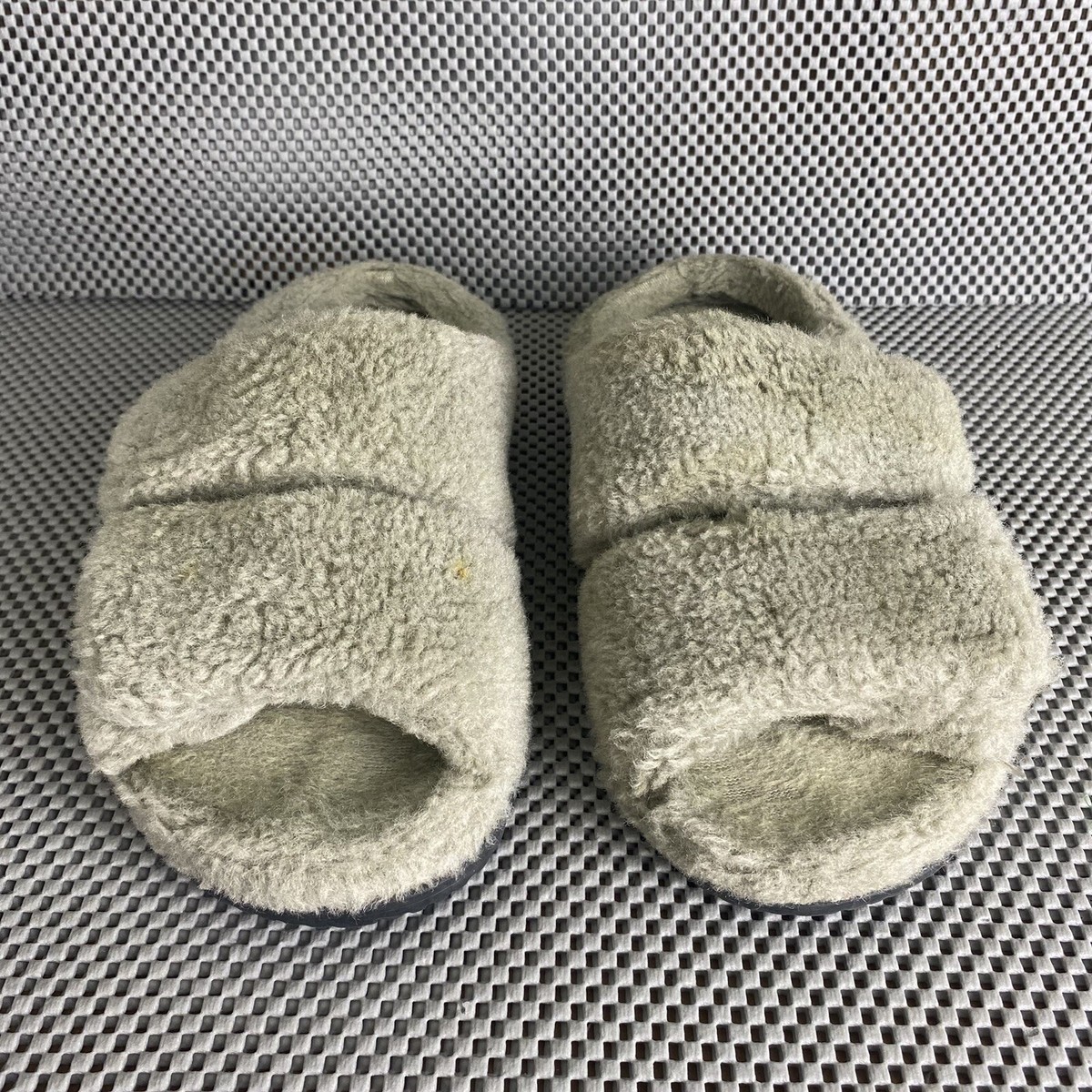 Ugg Fluff That Slippers Womens Size Gray Slip On Sheepskin Comfort Flip  Flops