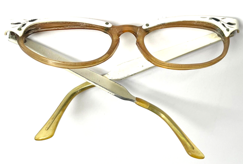 VINTAGE 1950's CATS EYE WHITE & AMBER EYEGLASS FRAME SILVER & BLACK ACCENT INLAY - Picture 7 of 11