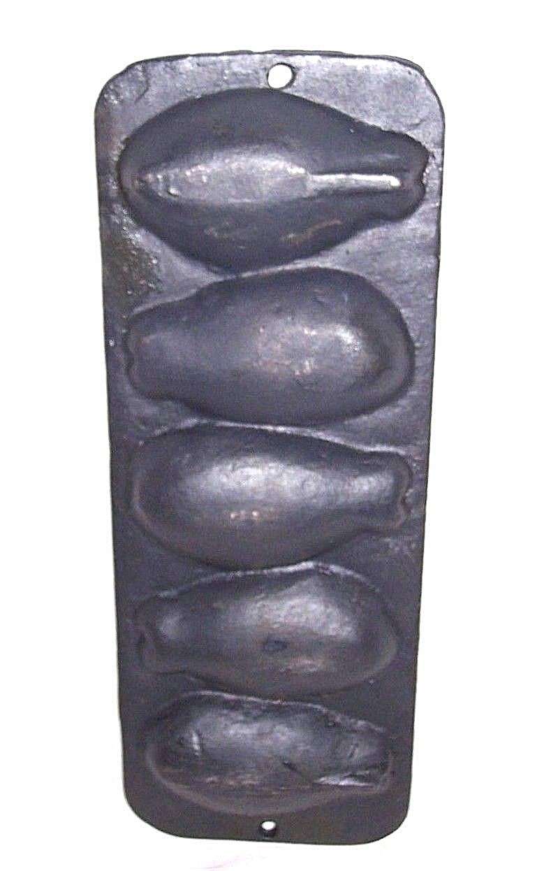 ANTIQUE ORIGINAL no mark Cast Iron Fish Shaped Cornbread Mold Pan