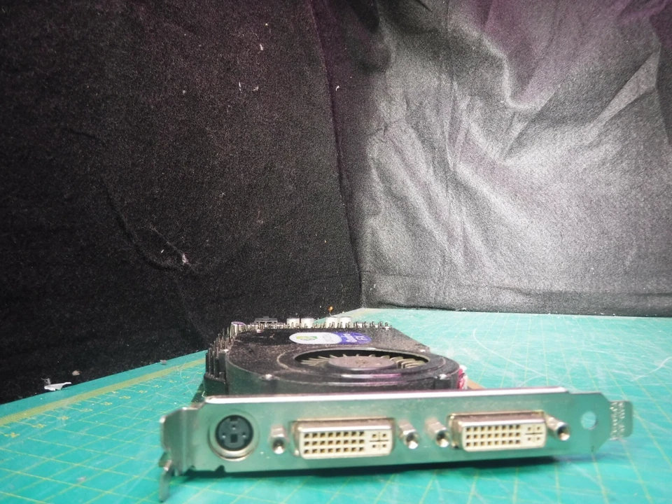 T9099 Dell NVIDIA Quadro FX3450 FX 3450 2x DVI 256MB DD Graphics Video Card - Image 3 of 4