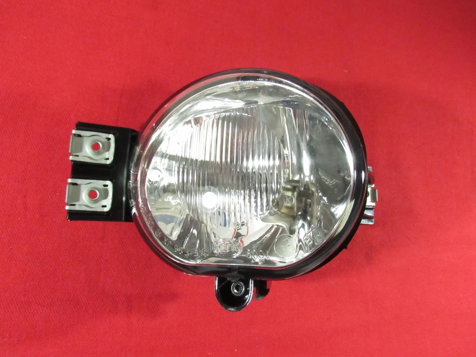 Lámpara antiniebla derecha y soporte Dodge Ram 1500 2500 3500 4500 5500 NUEVO OEM MOPAR Foto 4 de 4