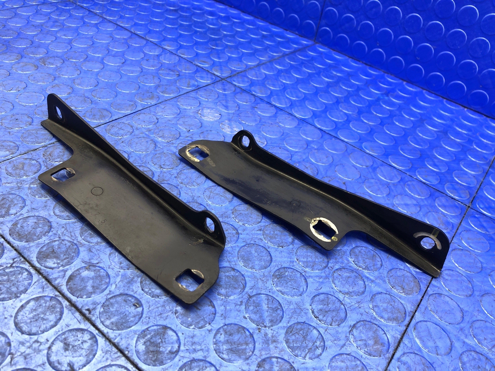 LAMBORGHINI GALLARDO OEM CORNER ANGLE SUPPORT BRACKET SET 407803581