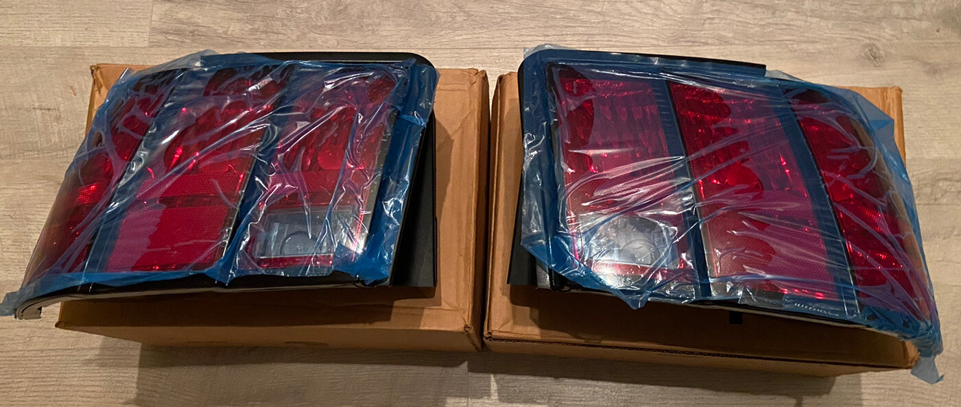 19992004 Mustang Tail Lights NOS OEM Ford 9904 Cobra Roush Saleen
