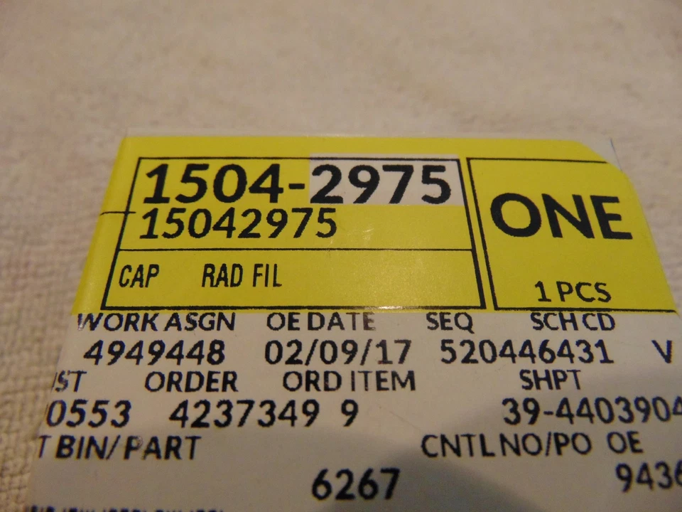 TAPA RADIADOR CHEVROLET COLORADO EXPRESS SAVANA VAN TRAILBLAZER SSR 15042975 Foto 3 de 3