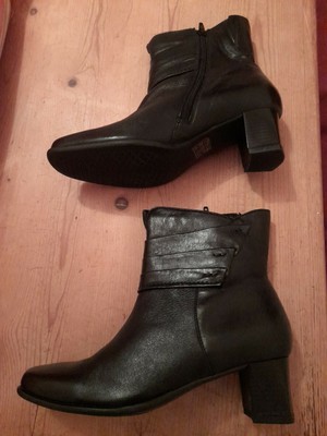 comfy black boots uk