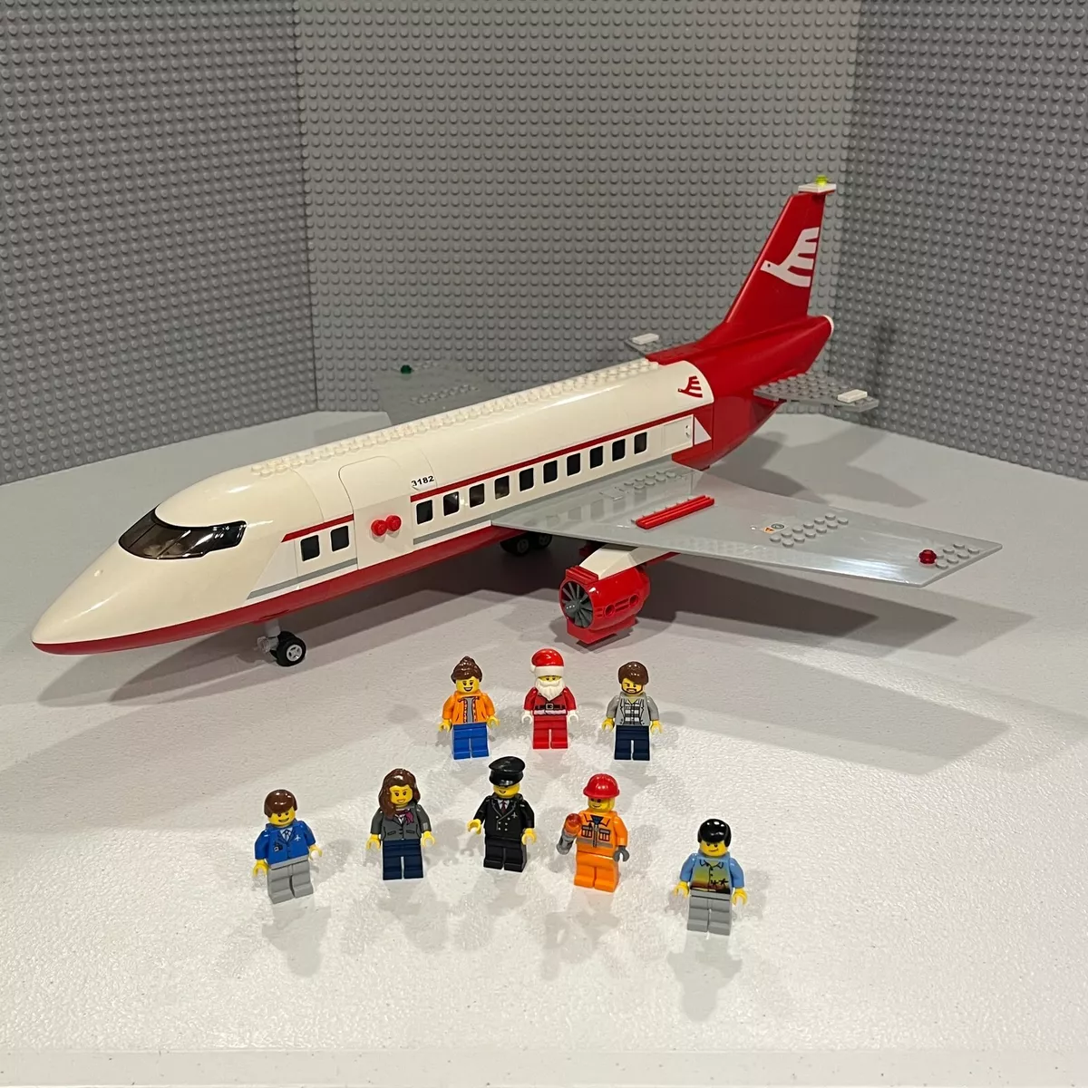 LEGO 3182 City Airport Retired Airplane 100 Complete Pilot 7 Minifigures