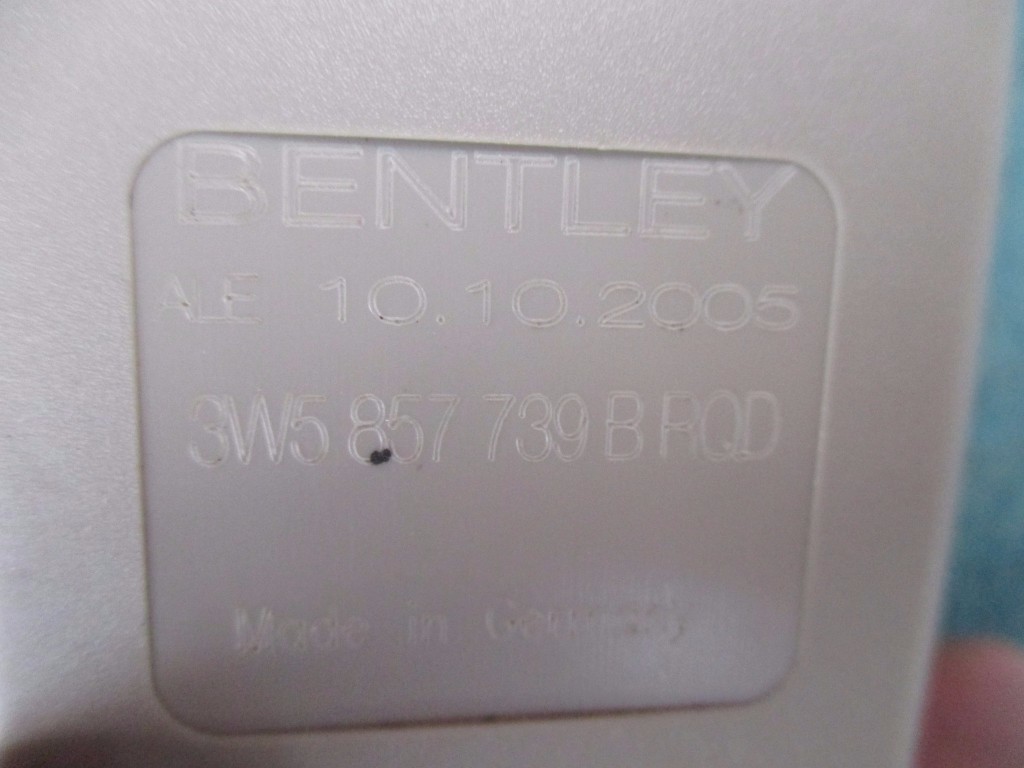 Bentley Flying Spur rear seat belt buckle latch gray