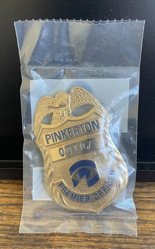 VINTAGE OBSOLETE PINKERTON PREMIER BADGE NEW IN PACKAGING RARE #00107