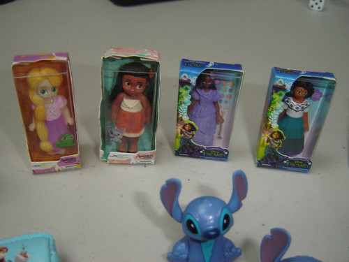 Zuru Mini Brands Toys Disney Mermaid Frozen Encanto Lilo & Stitch Mickey & More - Picture 3 of 4