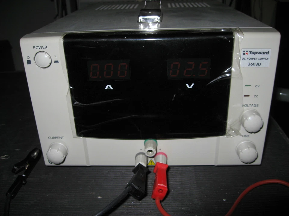 Fuente de alimentación de laboratorio 0-30V 0-3A 90 W PROBADA corriente constante o voltaje TOPWARD 3603 Foto 3 de 4