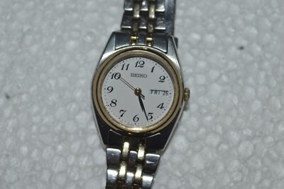 1990 SEIKO Watch 7N83-0011 Quartz Day & Date 24mm Works Fine