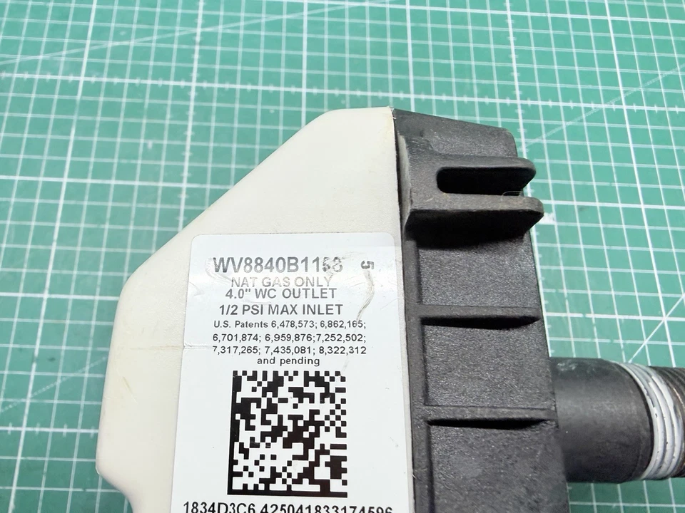 Honeywell Water Heater Gas Valve WV8840B1158 - Image 4 of 4