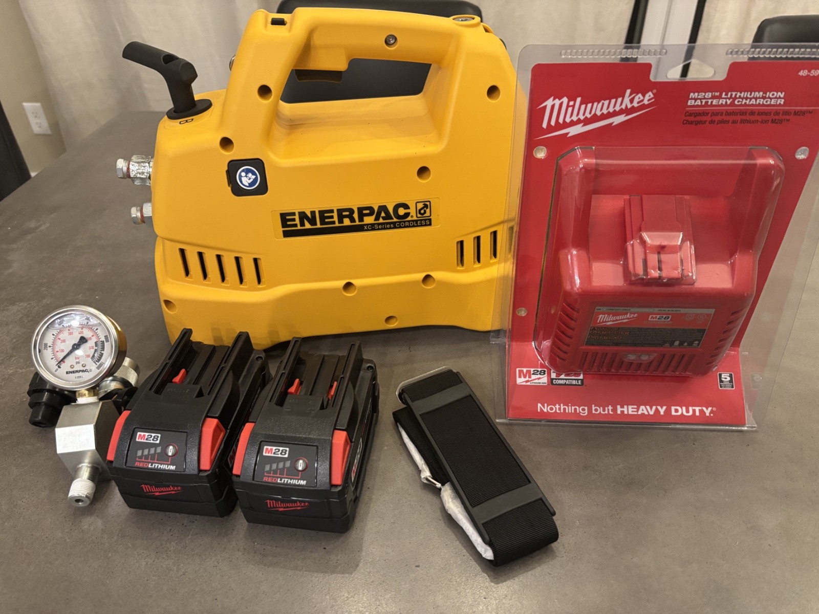 Enerpac Cordless Hydraulic Pump - 4/3 Valve - Batteries w Gauge Adapter XC1402MB