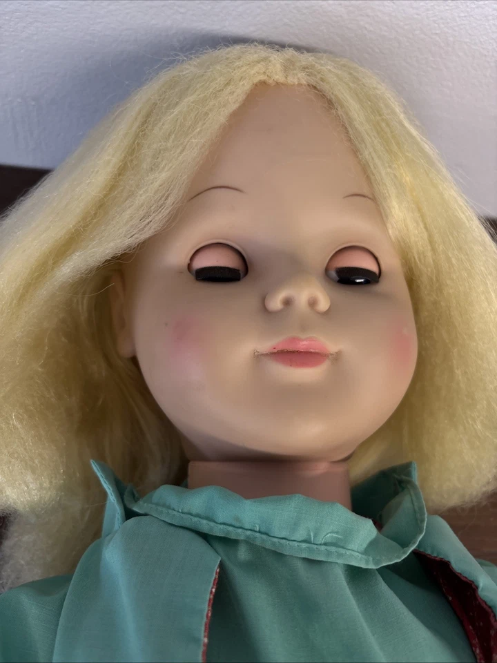 "Muñeca Uneeda vintage muñeca de plástico duro de 30"" con pelo rubio" Foto 4 de 4