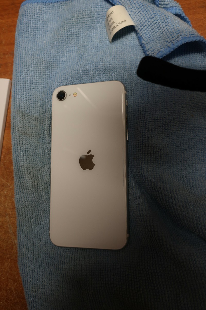 Apple iPhone SE 2nd Gen. - 64GB - White A2275 (GSM) Cricket