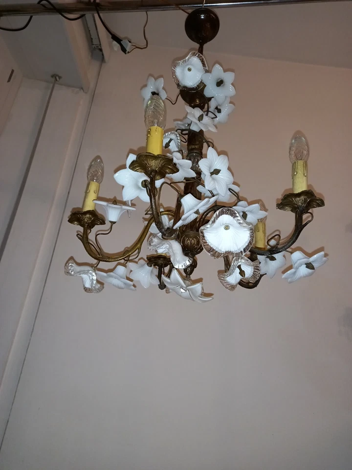 Lindo lustre antigo vintage bronze bronze flores brancas brilho - Imagem 3 de 4