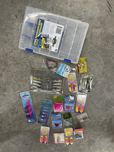 F5 Flambeau Outdoors Tacklebox Container With Many Fishing Lures￼