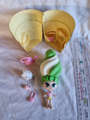 Personaggio Blume Vasetto Bambola Fiore