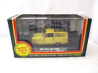 Corgi Vanguards  Del Boy Reliant Regal Supervan    Dirty Yellow