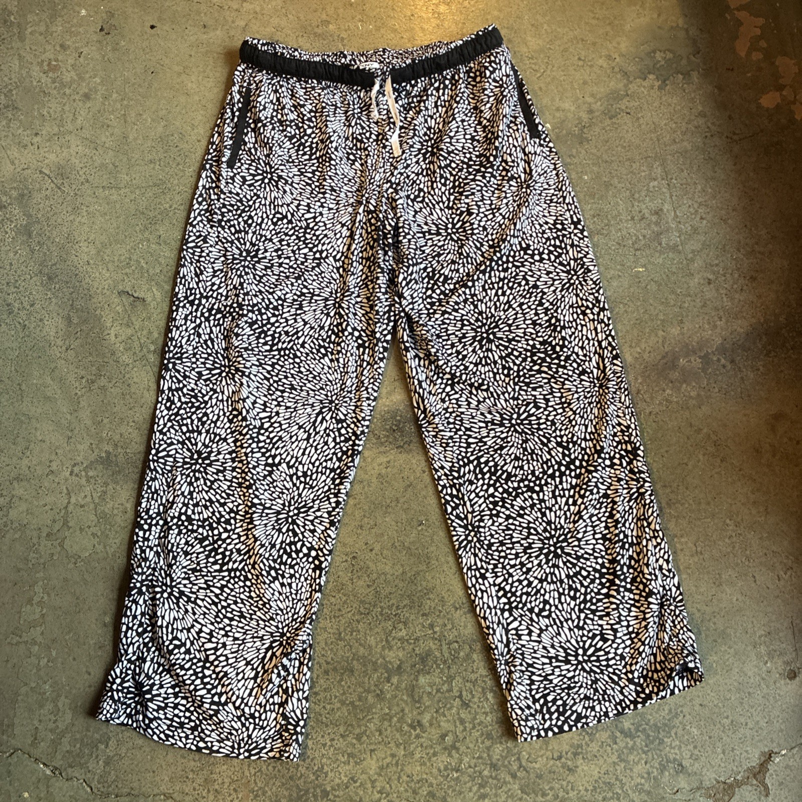 DKNY Black and White Patterned Drawstring Lounge … - image 1