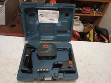 Bosch Self-Leveling Cross-Line Laser with Plumb Points - Green Beam (GCL100-40G)