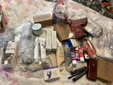 AVON DEALERS ESTATE Mixed Avon FRAGRANCE / LOTION  purse 40 Iteams Lot NEW lot1