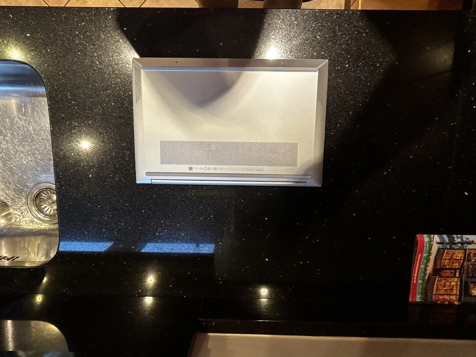 HP Pavilion 15-eh0006na Laptop 15.6" Touch Screen Ryzen 3 4300U 4GBRAM 256GB SSD - Image 4 of 4