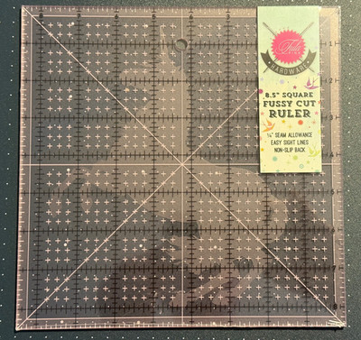 Patchworklineal Rollschneiderlineal Tula Pink 8,5 x 8,5 Inch mit Hasen