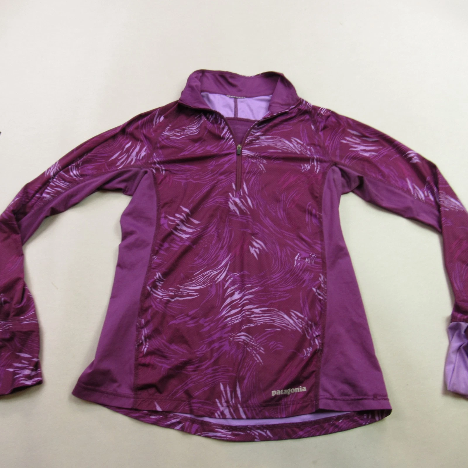 Patagonia Shirt Womens XS Long Sleeve Activewear 1/4 Zip Lightweight Purple