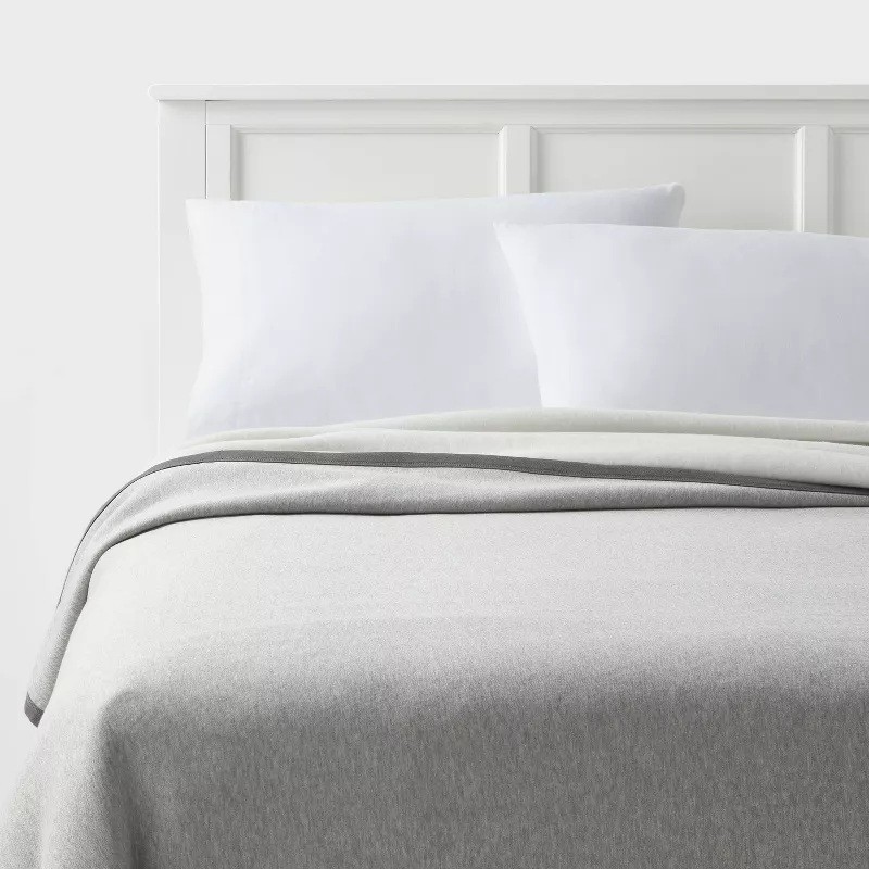 Room Essentials Full/Queen Sweatshirt Fleece Blanket Jet Gray Heather 