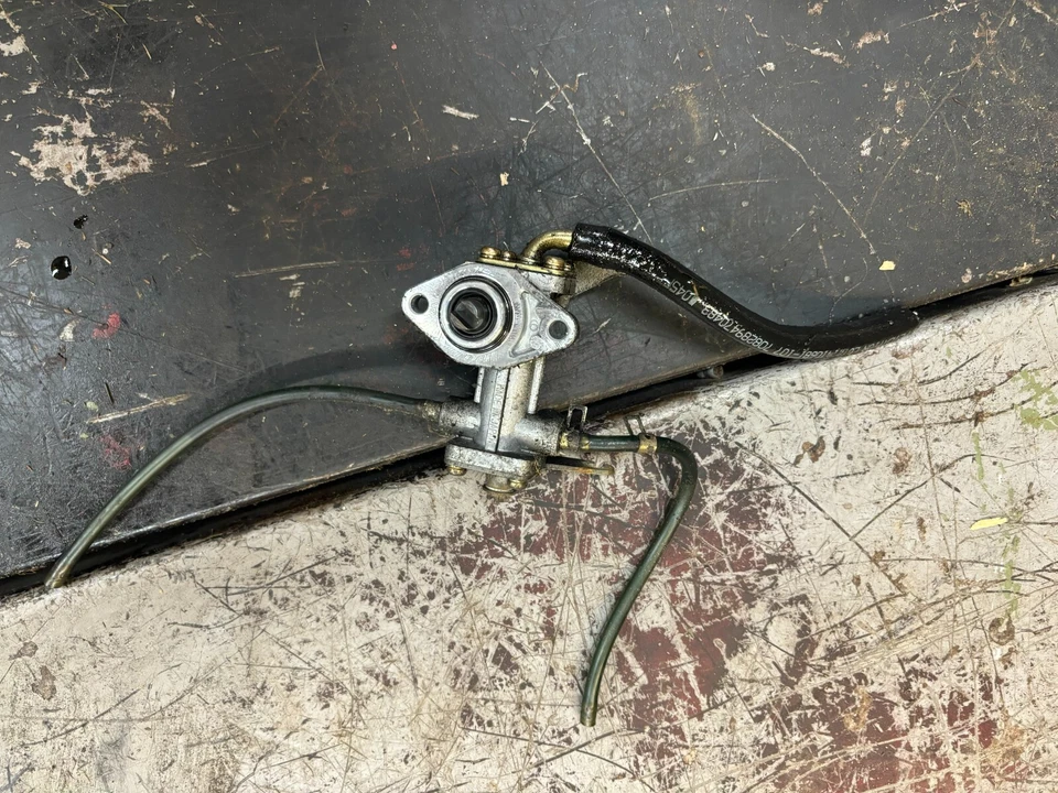 2003 POLARIS CLASSIC ENGINE OIL PUMP SENDING UNIT 3087208 RW6758 - Image 2 of 3