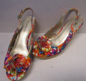 bandolino open toe wedge