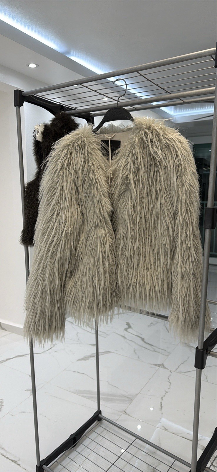 ZARA WOMAN COLLECTION FAUX FUR COAT Jacket Light Gray , XS  thumbnail 2